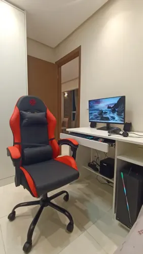 Cadeira Gamer Preta e Vermelha (Lacrada, na caixa)