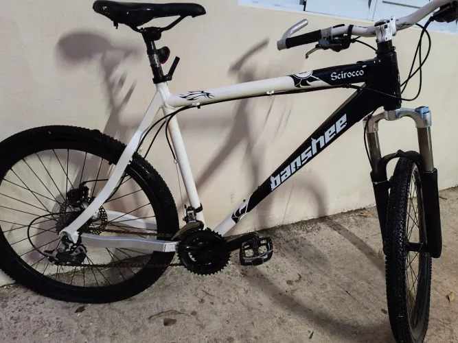 Bicicleta banshee aro 26