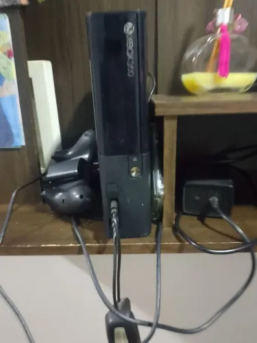 Xbox 360 com 2 controles