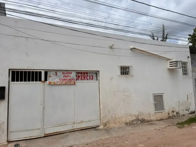 Casa Comercial Ideal para Fábricas Pequeno Porte, Cozinha Industrial ou Outras Atividades 