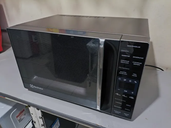 Microondas semi-novo Electrolux 220V