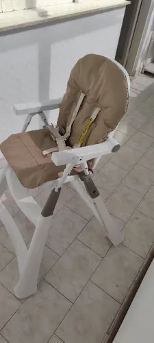 Cadeira de alimentação infantil