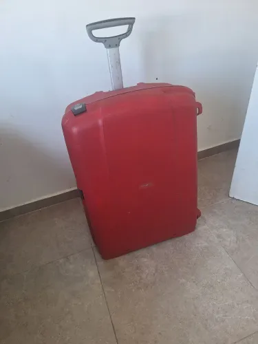 Mala Sansonite Grande 81x51x29 Vermelha Fechadura com código numerico 