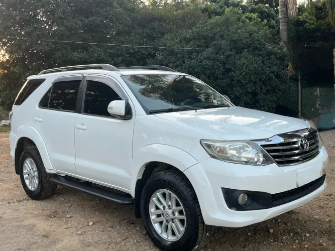 Toyota Hilux SW4 SR 4X2 2.7/2.7 Flex 16V Mec. 2013