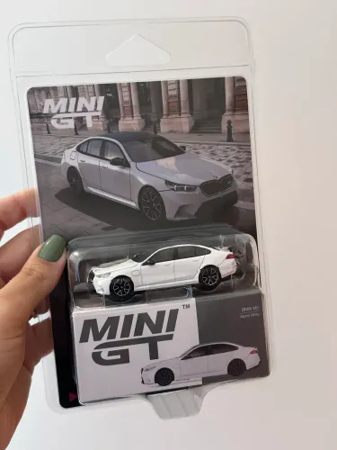 BMW M5 Alpine White