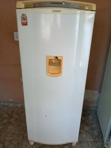 Vende se está geladeira Frost Free