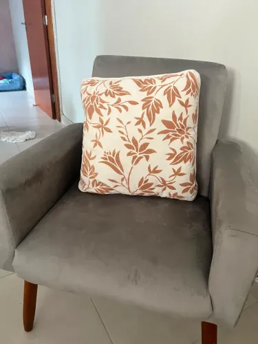 VENDO POLTRONA EM EXCELENTE ESTADO 