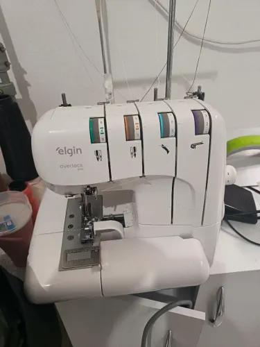 Máquina de Costura Overlock 2000 da Elgin