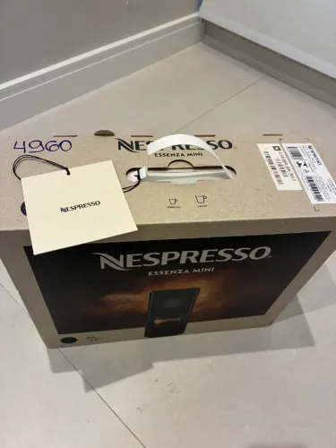 Cafeteira Nespresso Essenza Mini C30 Preta 127V Nova
