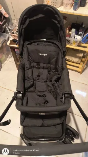 Carrinho de bebê Voyage completo