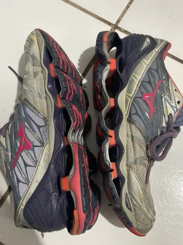 Mizuno Wave