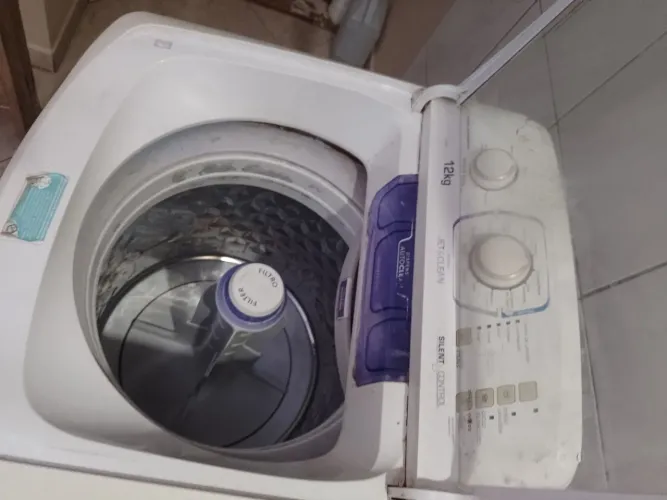 Vendo máquina de lavar tomada 220