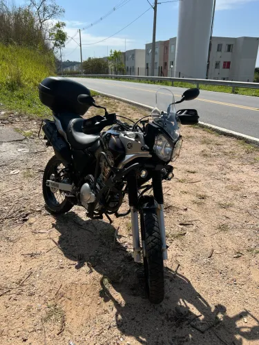 Tenere 2018 muito bem equipada
