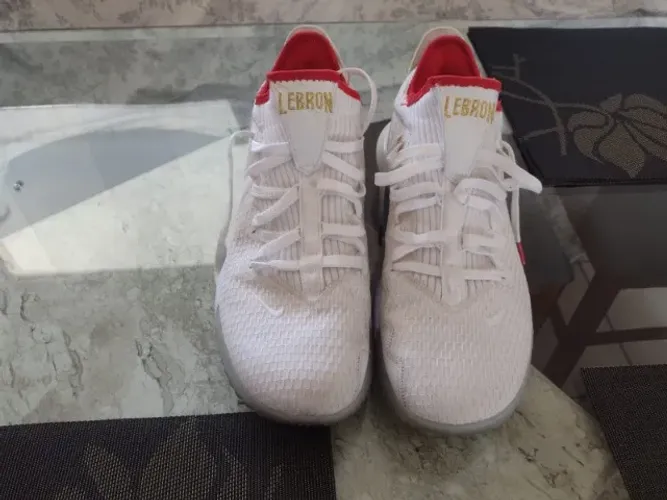 Nike Air Lebron James XVI low CP Americano White/Gold tamanho 43