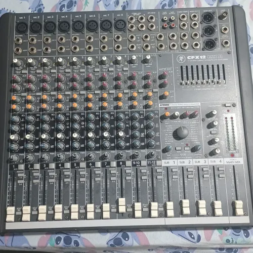 Mesa de som mackie cfx12