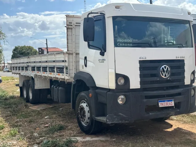 Caminhão Volkswagen constellation 24-250