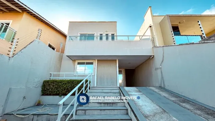 Casa duplex com 04 suítes à venda no bairro São Bento.