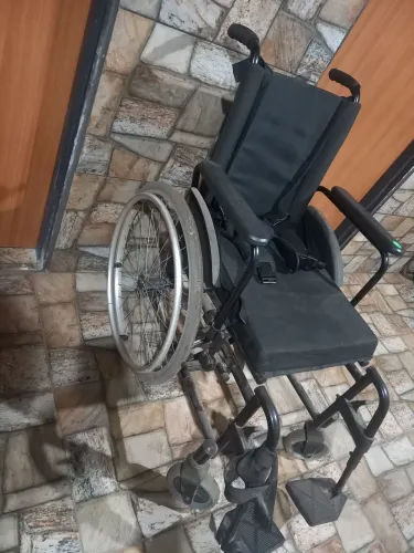 Duas cadeiras de rodas valor por unidade