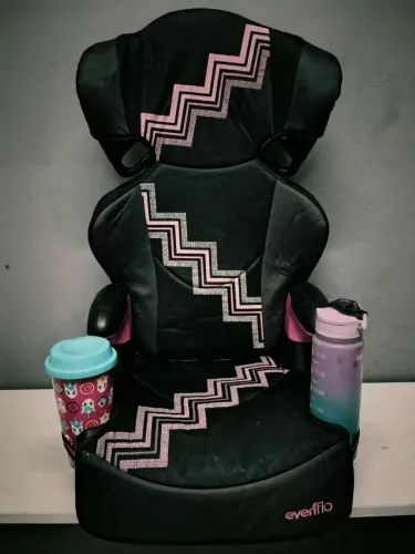 Cadeirinha para carro Evenflo de 15 até 45kg lPorta copos Higienizada