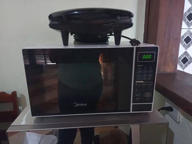 Microondas Midea semi novo