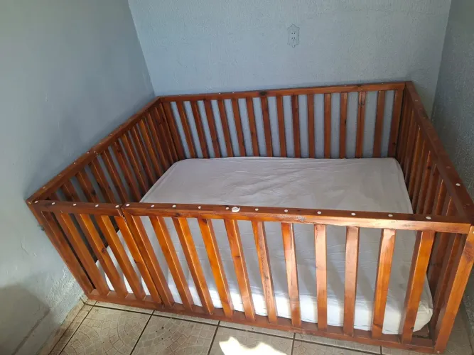 Cama Montessoriana de Madeira Maciça