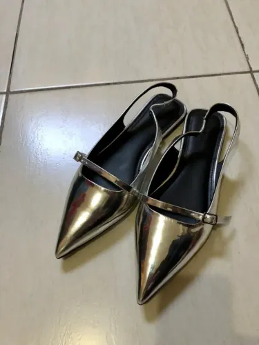 Sapato dourado 38