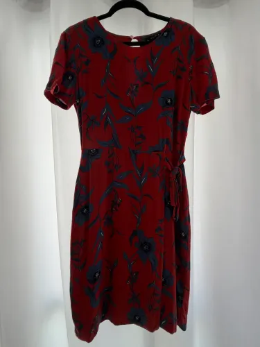 vestido Dudalina floral vermelho com amarração na cintura | elegante