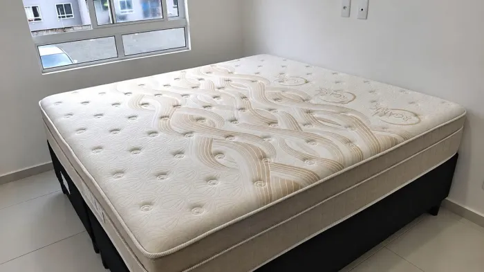 Cama King Size D'Angelis Zeus em Molas Ensacadas e Espuma D28 Bege