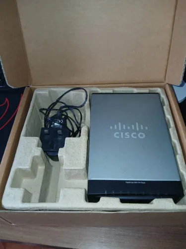 Cisco RV042G V01 - Roteador VPN Dual WAN Gigabit