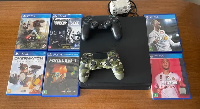 Vendo PS4 Slim 1TB , 6 jogos e 2 controles.