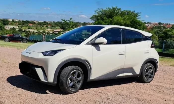 Aluguel de carro BYD Dolphin Mini 2025 branco