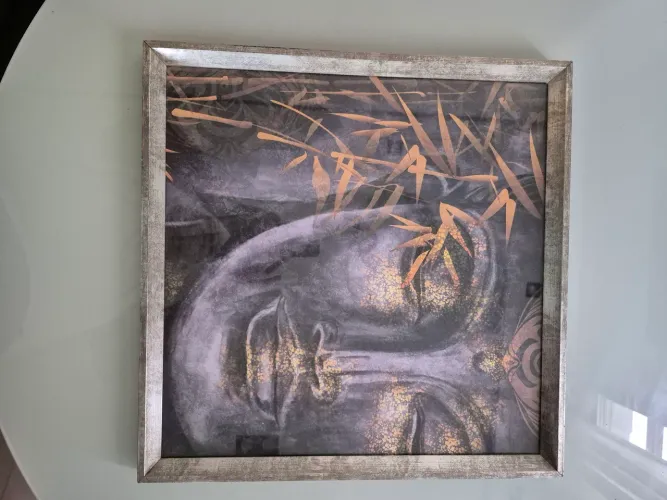 Quadro decorativo Buda Zen c/ moldura de vidro 50x50cm sem detalhes. 