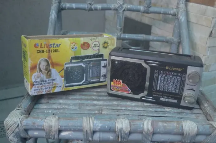 rádio portátil é o modelo Livstar CNN-1312DL
