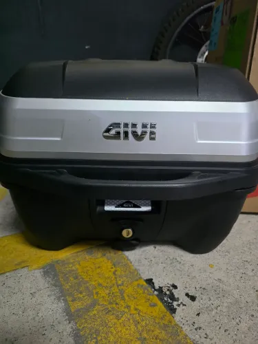 Baú para Moto novo da Givi 33 litros