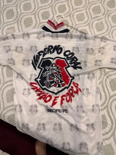 Camisa Inferno Coral Anos 90