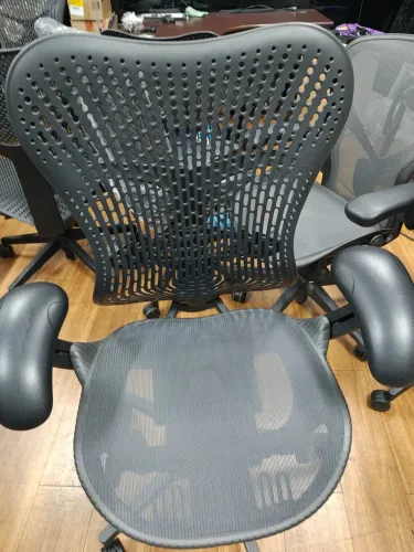 Cadeira de Escritório Herman Miller Mirra 2 Completa - Ano 2026