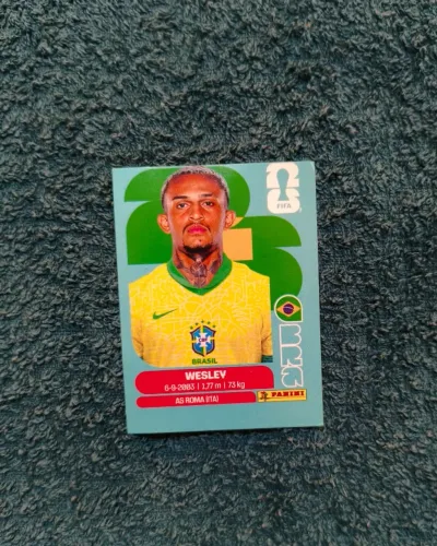 Figurinha rara do Wesley com erro de corte