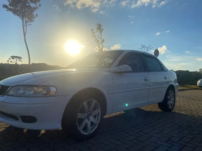 Chevrolet Vectra GL 2.2 / 2.0 MPFI 2000