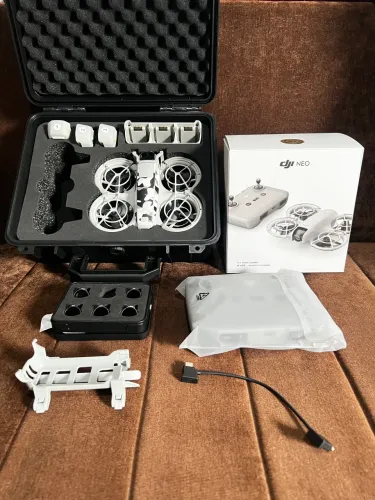 Kit Drone DJI Neo combo fly more com controle mais acessórios e maleta