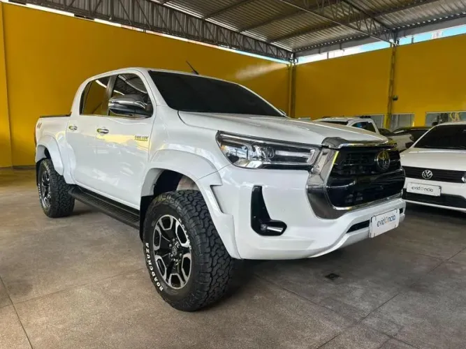 Toyota Hilux CD SRX Plus 4X4 2.8 TDI Die. Aut. 2024