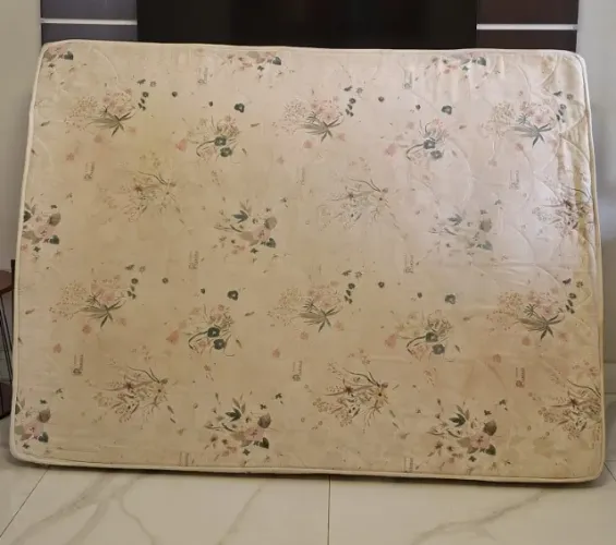 Colchão de casal tamanho padrão - Bom estado!