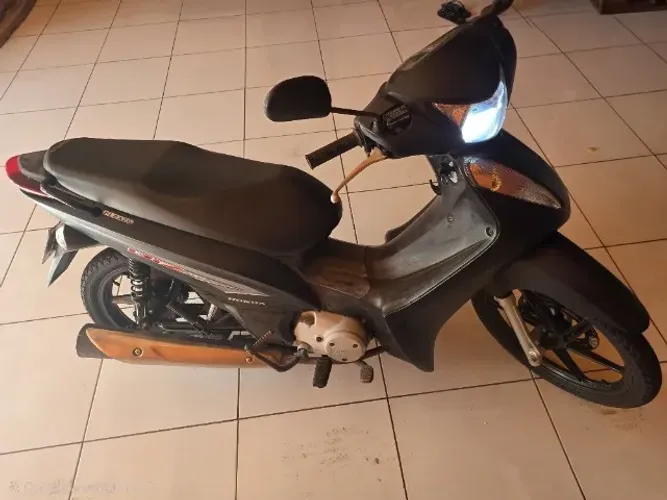 Biz 125 EX preto fosco