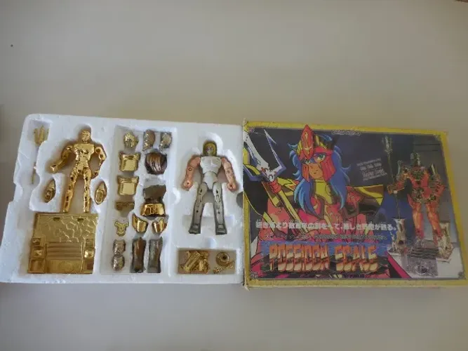   Vendo vários cavaleiros do zodíaco e peças de reposição, usados.