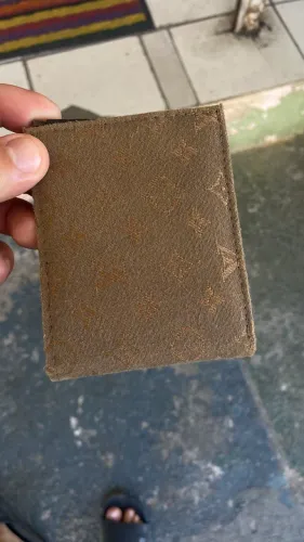 Carteira da LV 