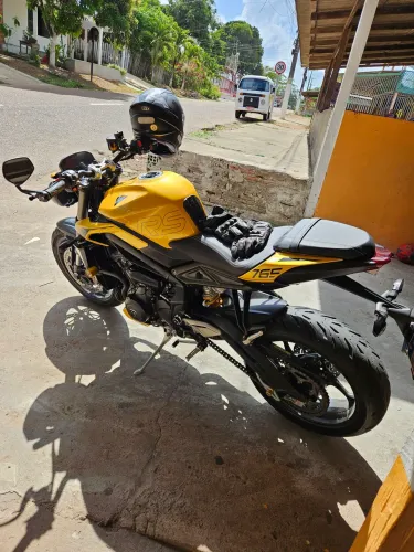 MOTOCICLETA TRIUMPH STREET TRIPLE 765 RS