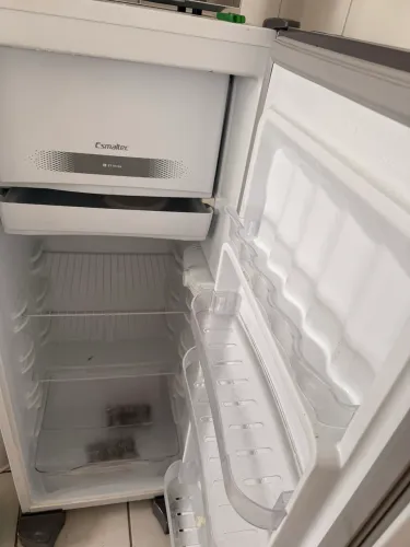Geladeira com menos de 1 ano