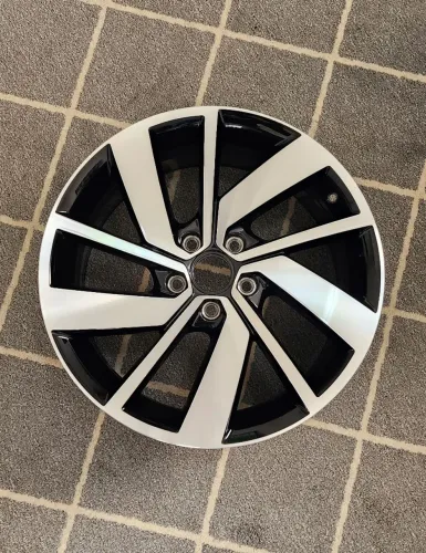 Roda original Volkswagen Jetta GLI 18" - Avulsa