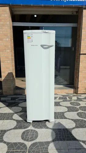 Vendo esse freezer vertical em ótimo estado