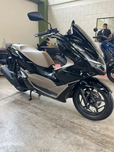 PCX DLX 2026