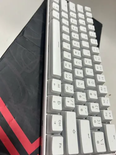 Teclado mecânico RGB